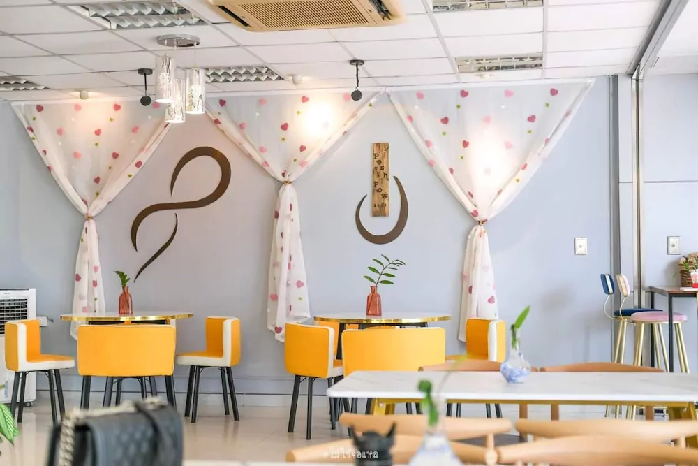 Phuket Town, Posh and Pow Club Café opening hours