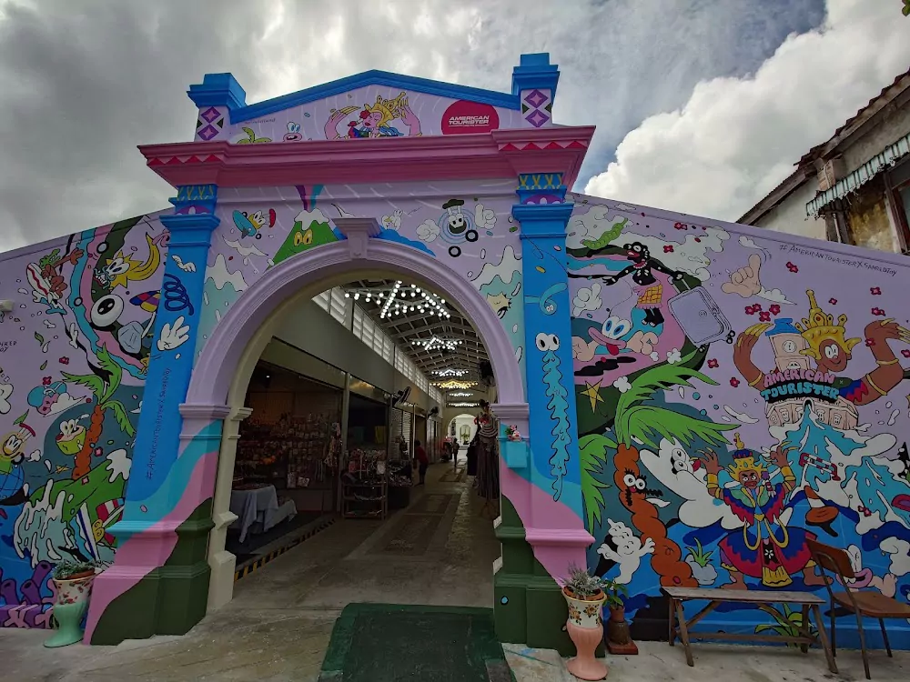 Пхукет таун, Old Town Fantasy найти