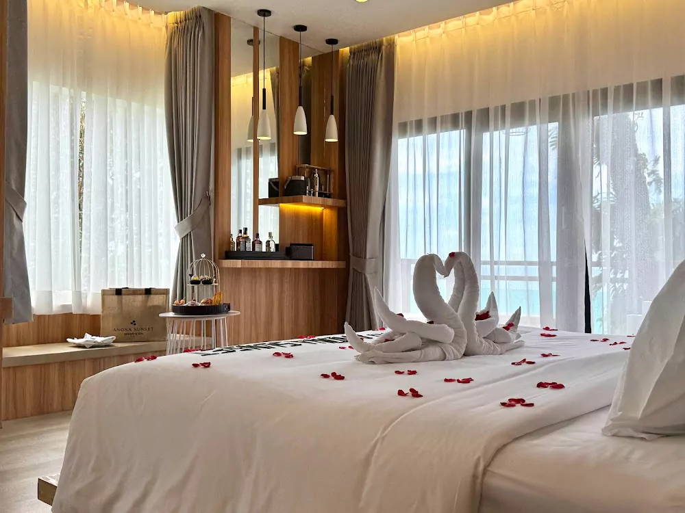 Karon, Anona Sunset Boutique working hours