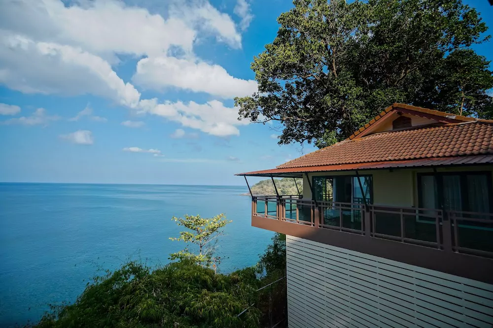 Karon, Anona Sunset Boutique explore