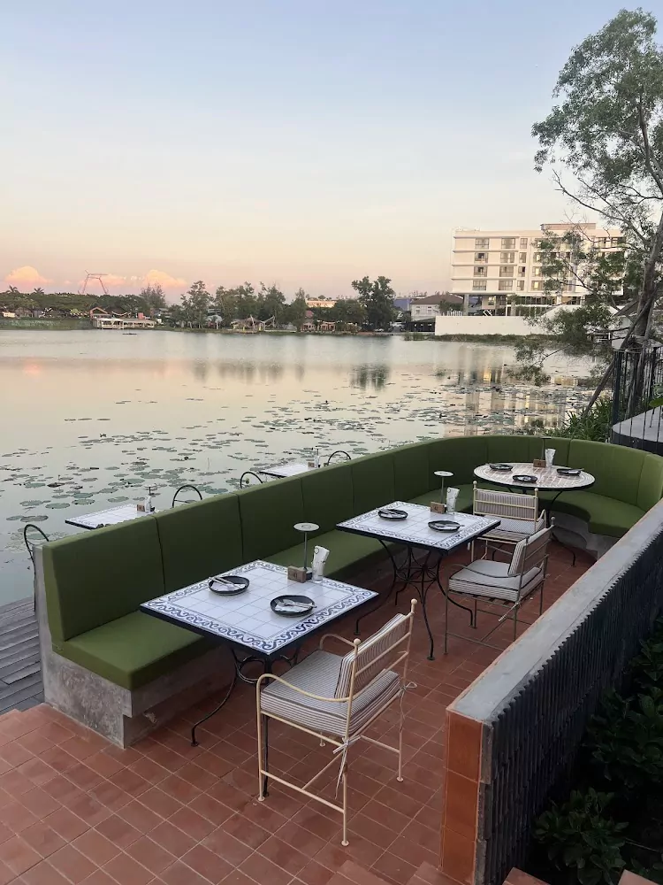 Bang Tao, Day & Night Of CherngTalay how to get there