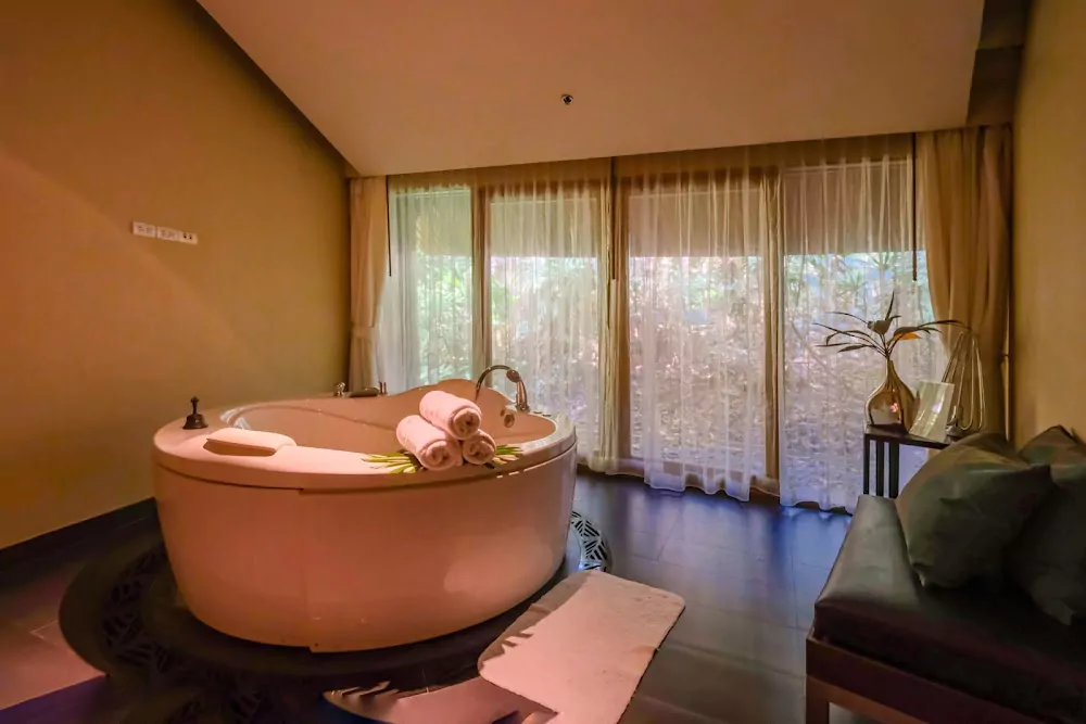 Май Кхао, Quan Spa opening hours