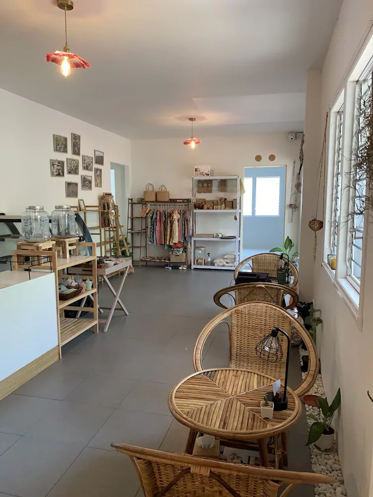 Чалонг, Donna Cafe — for NAVI посетить