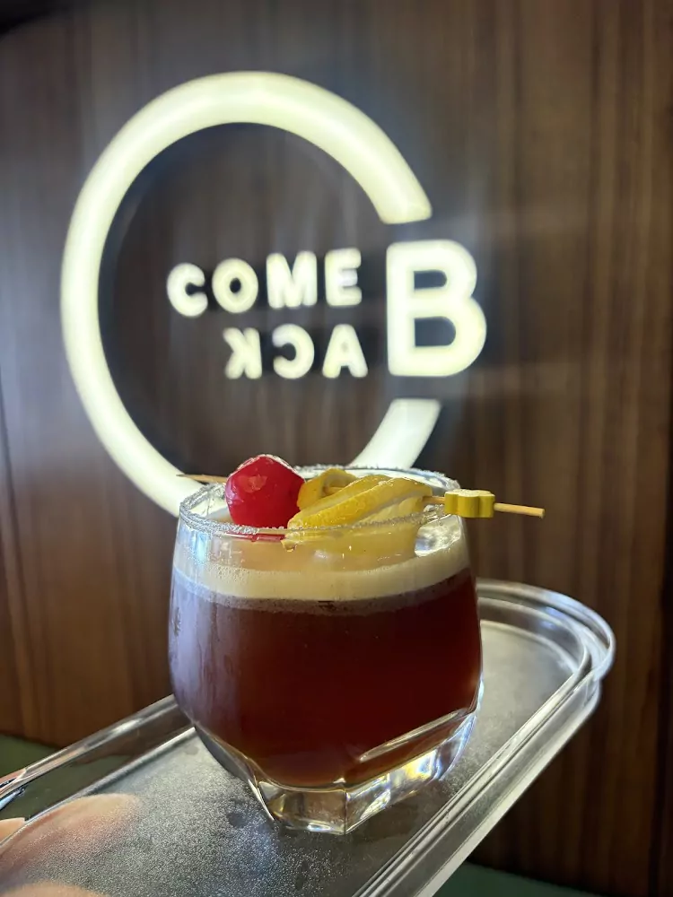 Пхукет таун, Comeback Phuket часы работы