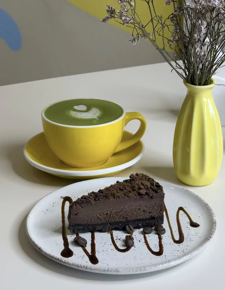 FOpn_GGXO1mUaASfBly8v-EQVcpMNSyb