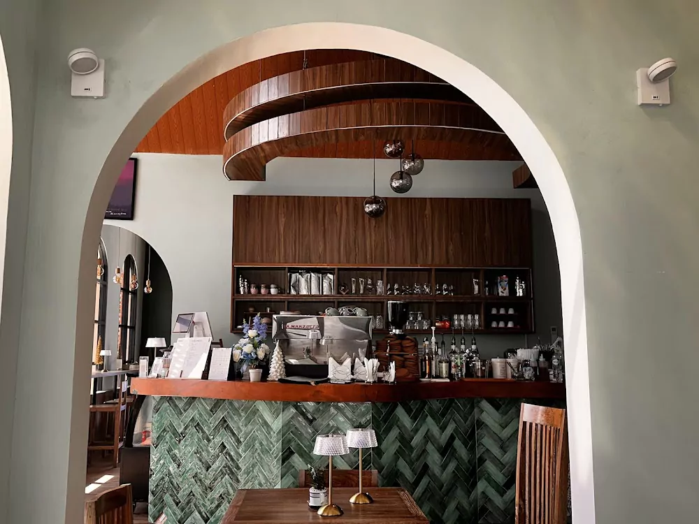 Mai Khao, Runway Café and Bar how to reach