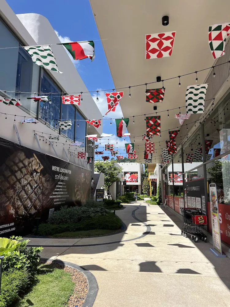 Wichit, My Front Yard Community Mall route