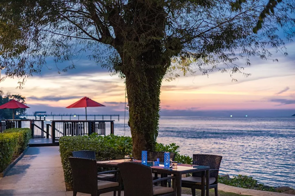 Patong, Rim Talay Restaurant working hours