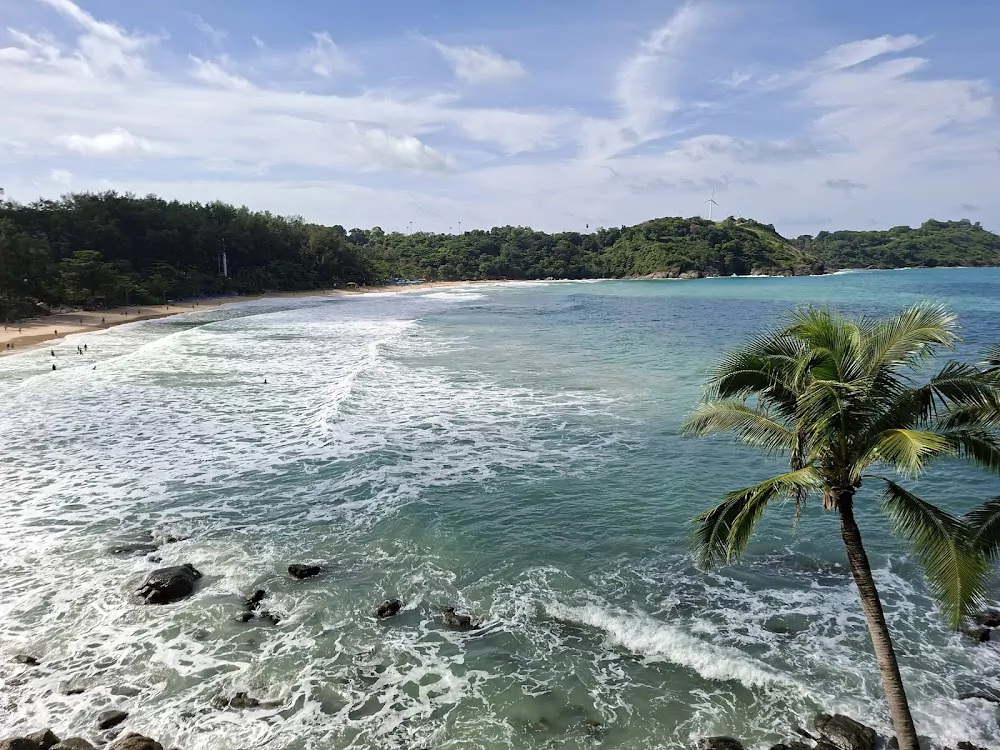 Nai Harn, Cosmo Restaurant route