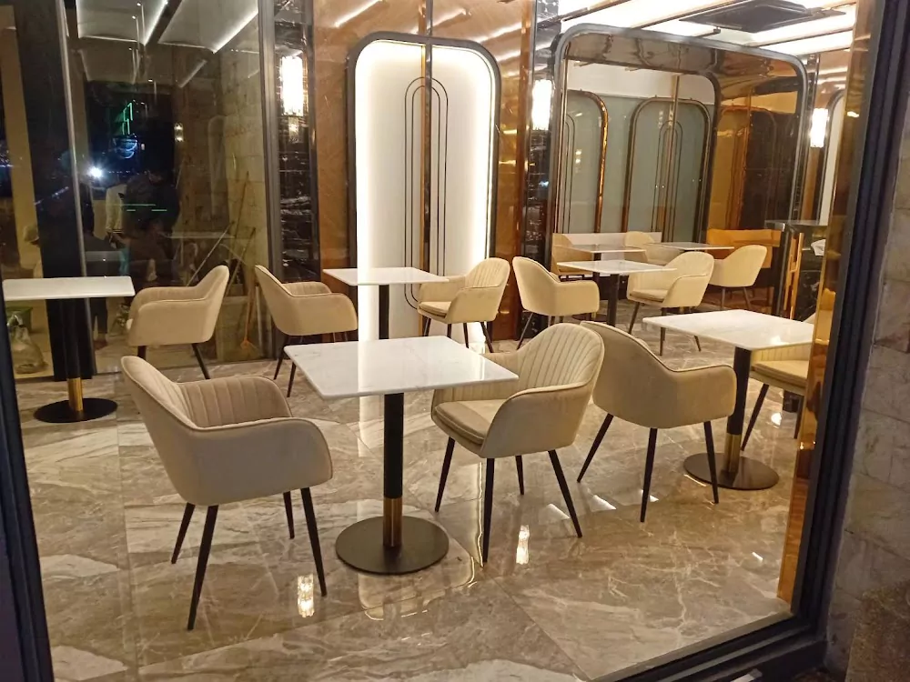 Ko Kaeo, Aim Lounge Phuket visit