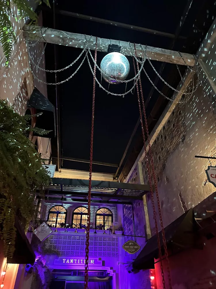 Phuket Town, Tones Karaoke by Tantitium как добраться