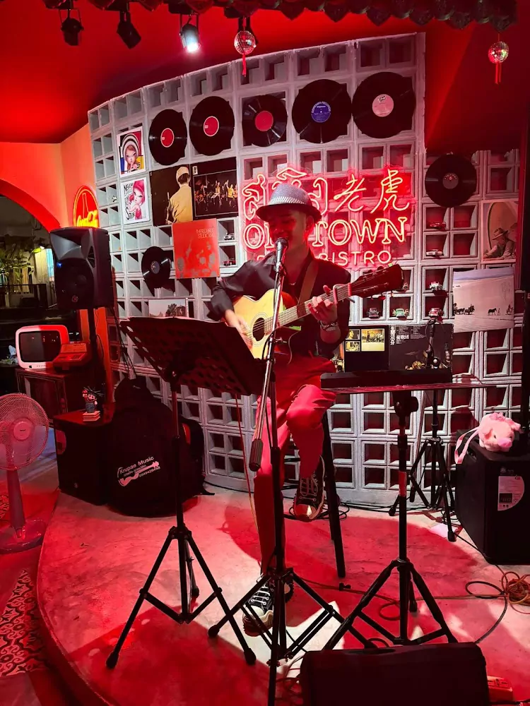 Phuket Town, Saming Phuket Old town working hours