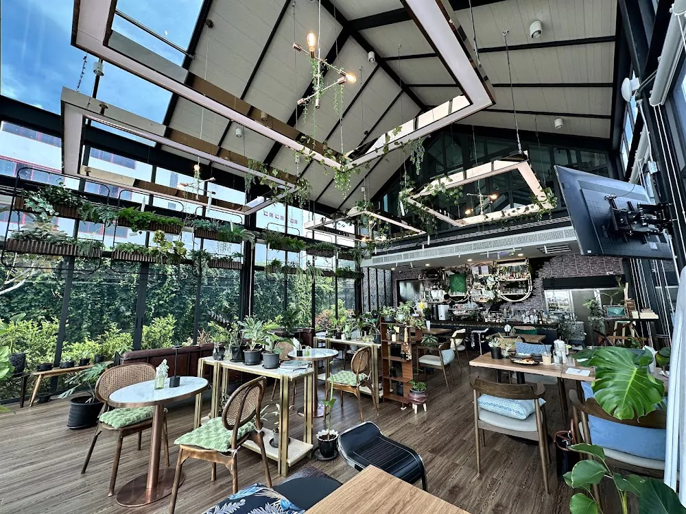 Kathu, The Glassic address