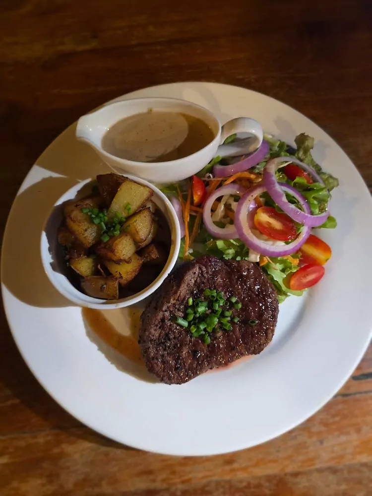 Чалонг, Chalong Pier Restaurant & Sports Bar где находится