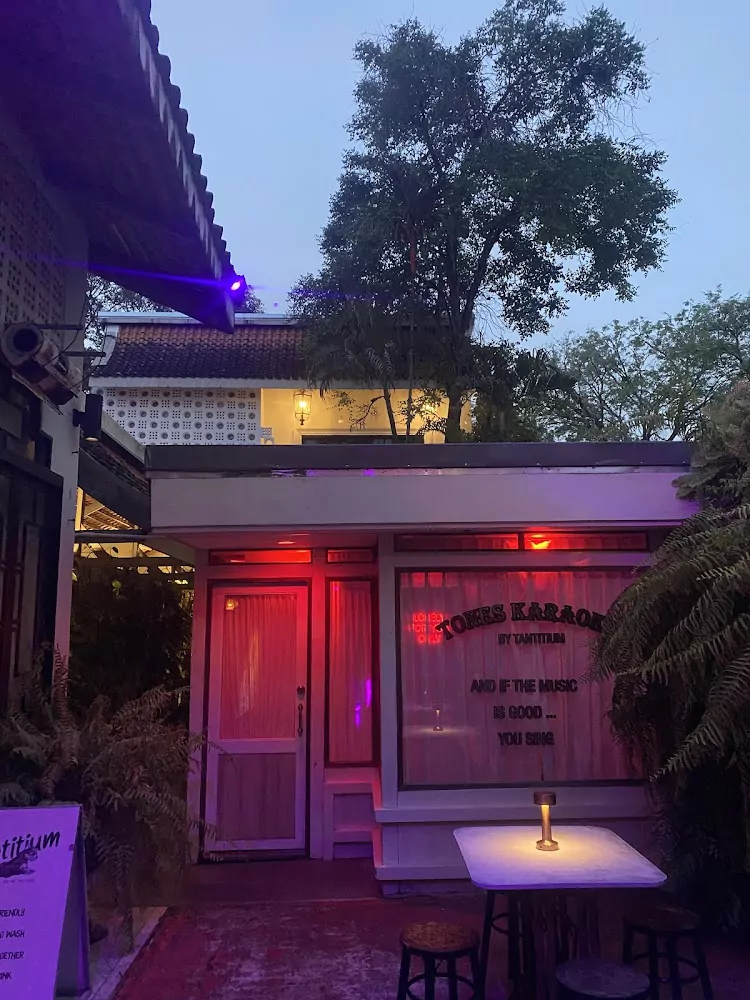Phuket Town, Tones Karaoke by Tantitium добраться самостоятельно