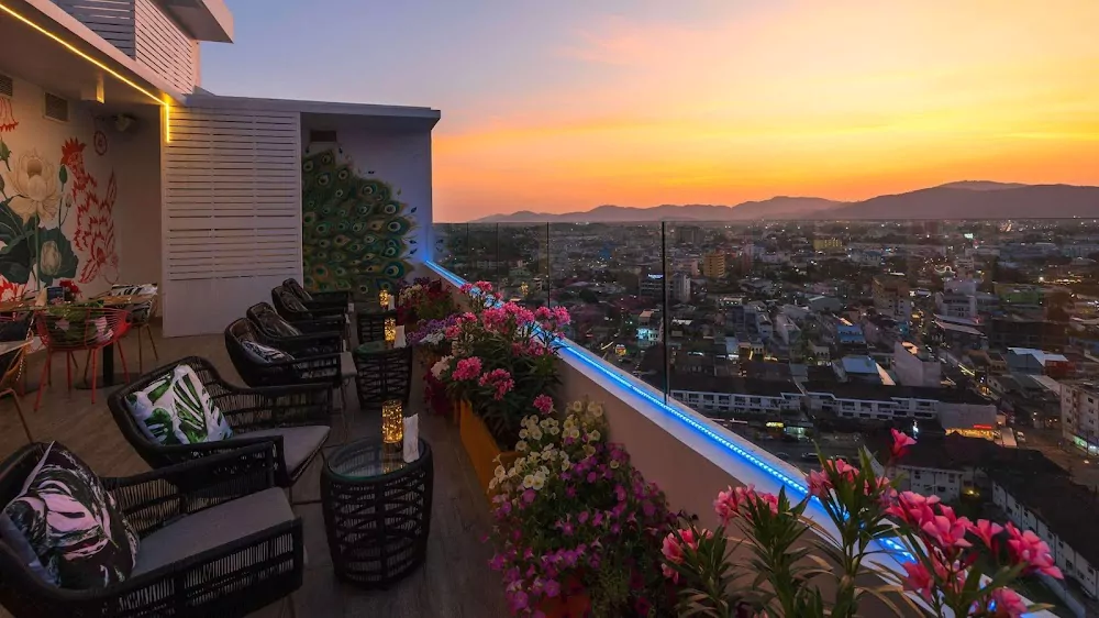 Phuket Town, Estrela Rooftop Bar & Restaurant route