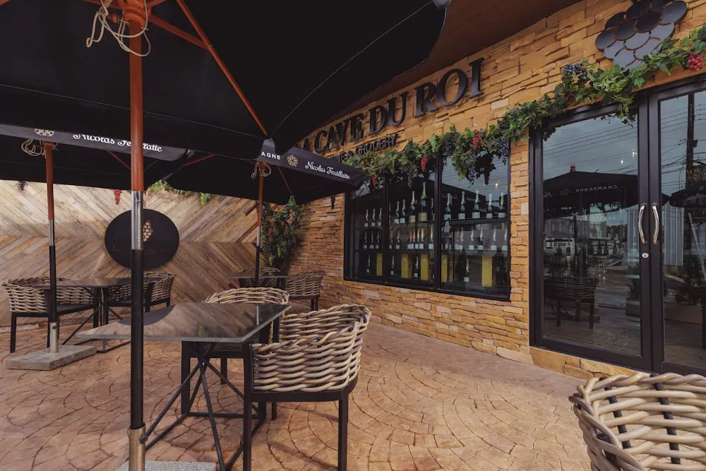 Bang Tao, La cave du roi — Phuket find