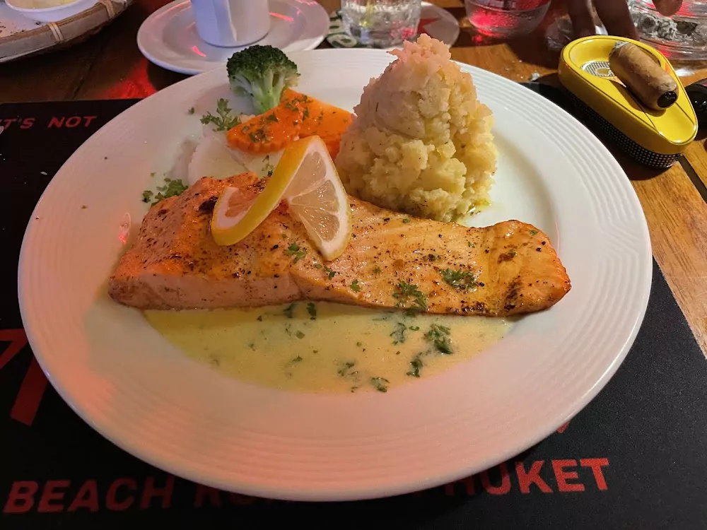 Раваи, Viking Bar сходить