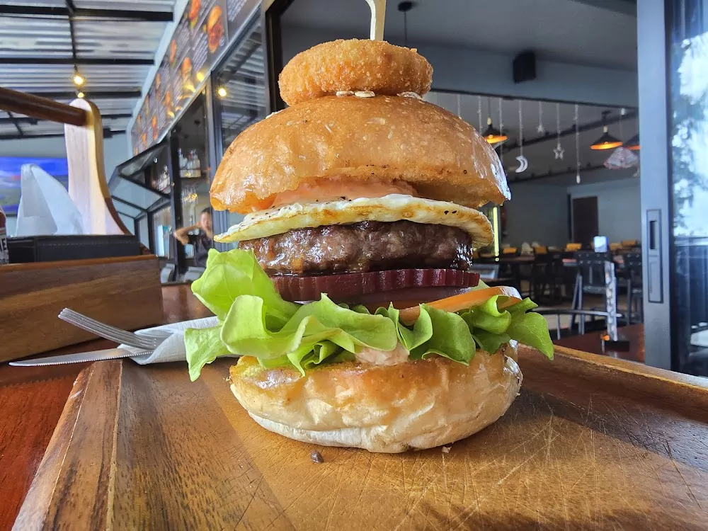Раваи, Big Boys’ Burger Club — Rawai Beach где находится