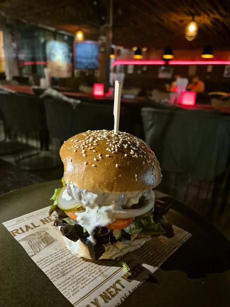 Раваи, Happy Jack GASTROBAR где находится