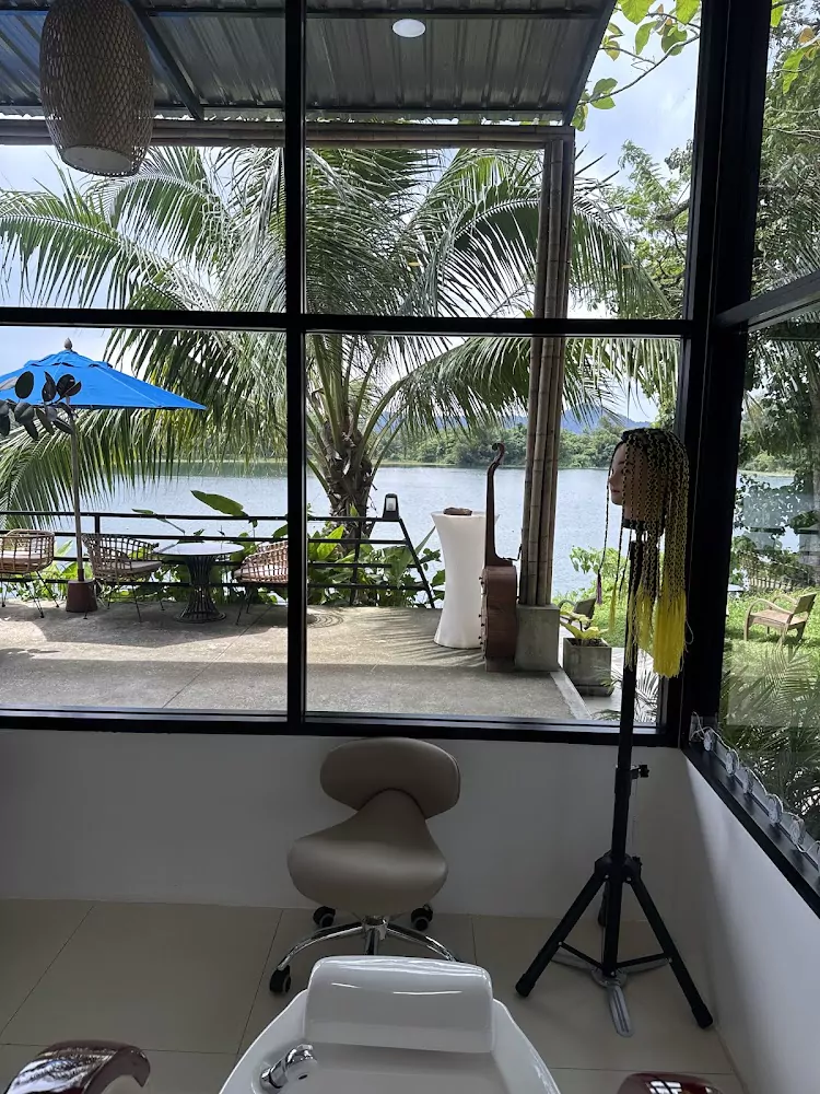 Si Sunthon, Noki Beauty visit