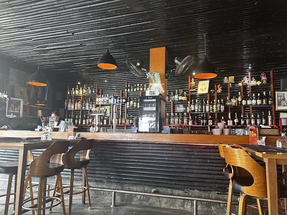 Раваи, Happy Jack GASTROBAR адрес