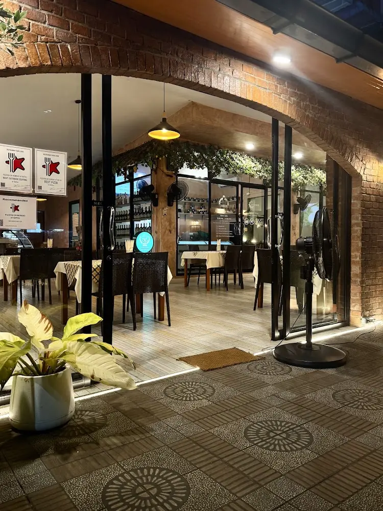 Kathu, PIZZERIA DA MORENO AT KATHU map