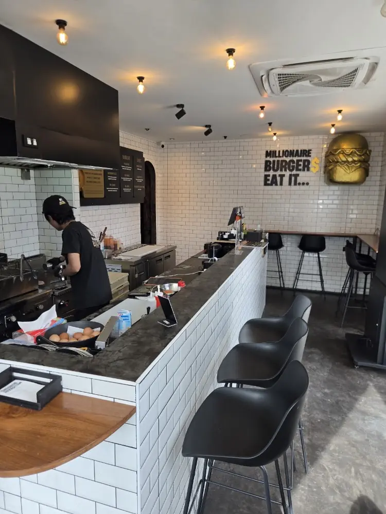 Банг Тао, Millionaire Burgers (Laguna) время работы