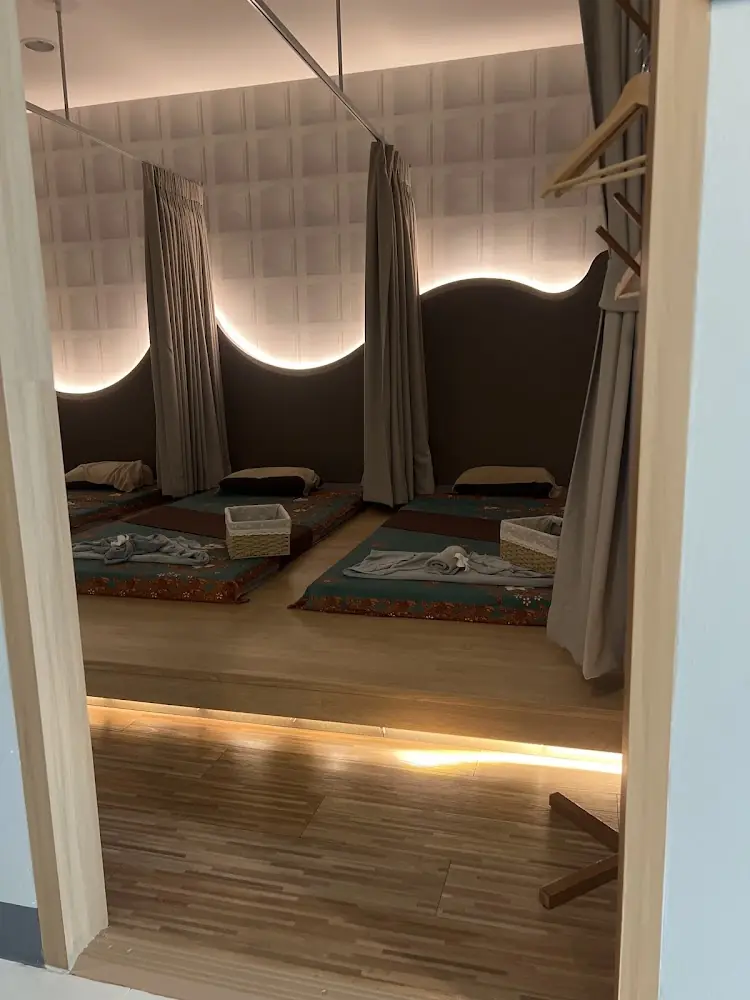 Kathu, Zenora Phuket opening hours