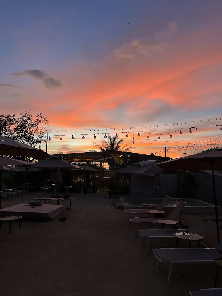 Тхепкассатри, Rustic & Blue - Phuket время работы